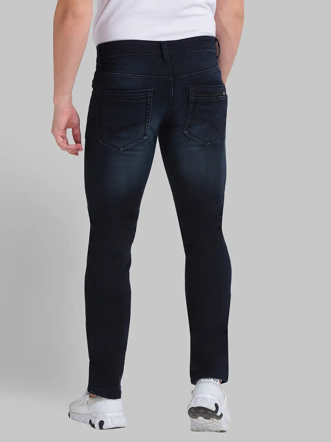 Men Tapered Fit Medium Blue Jeans