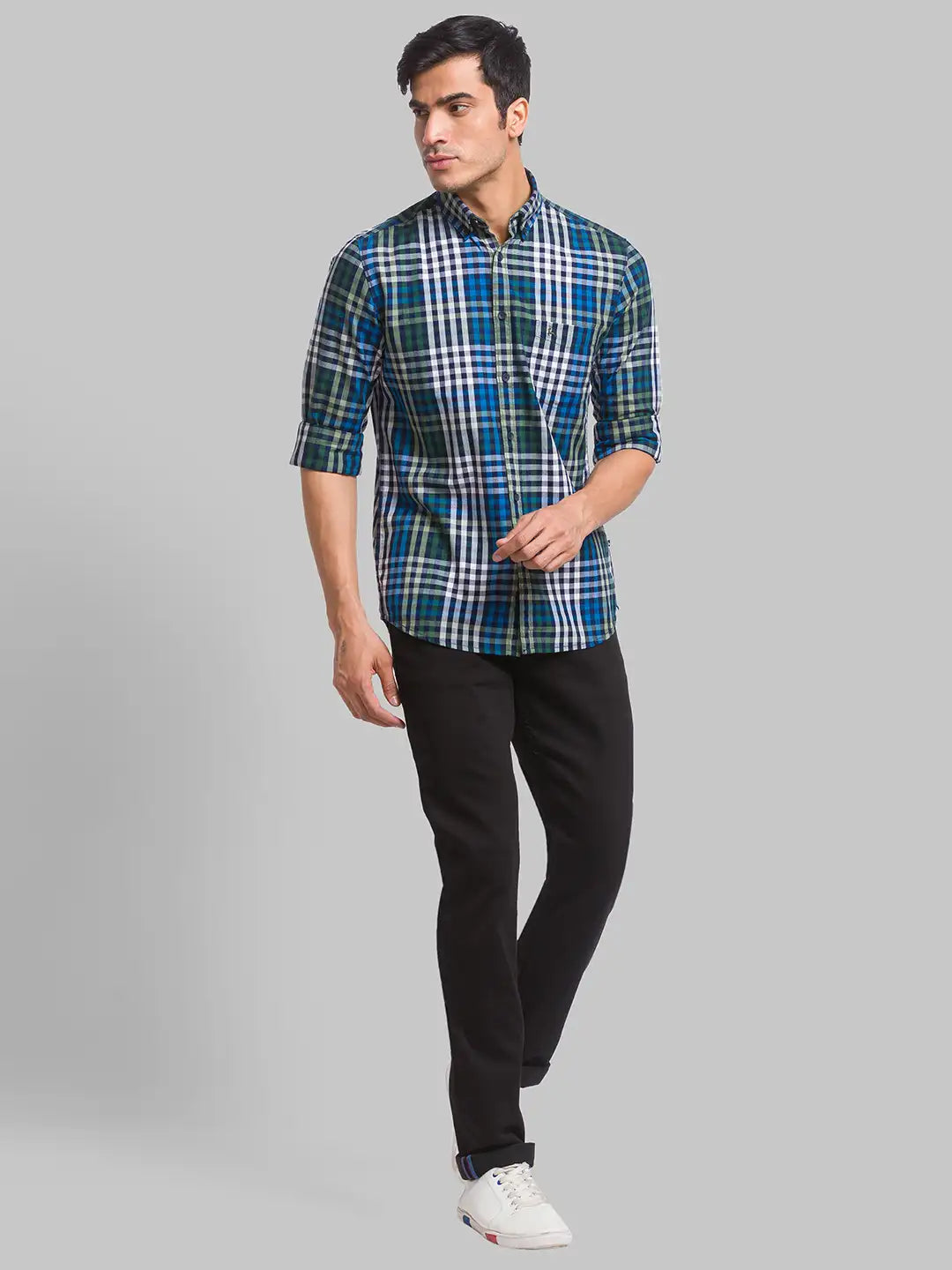 Men Black Low Rise Tapered Fit Twill Cotton Blend Jeans