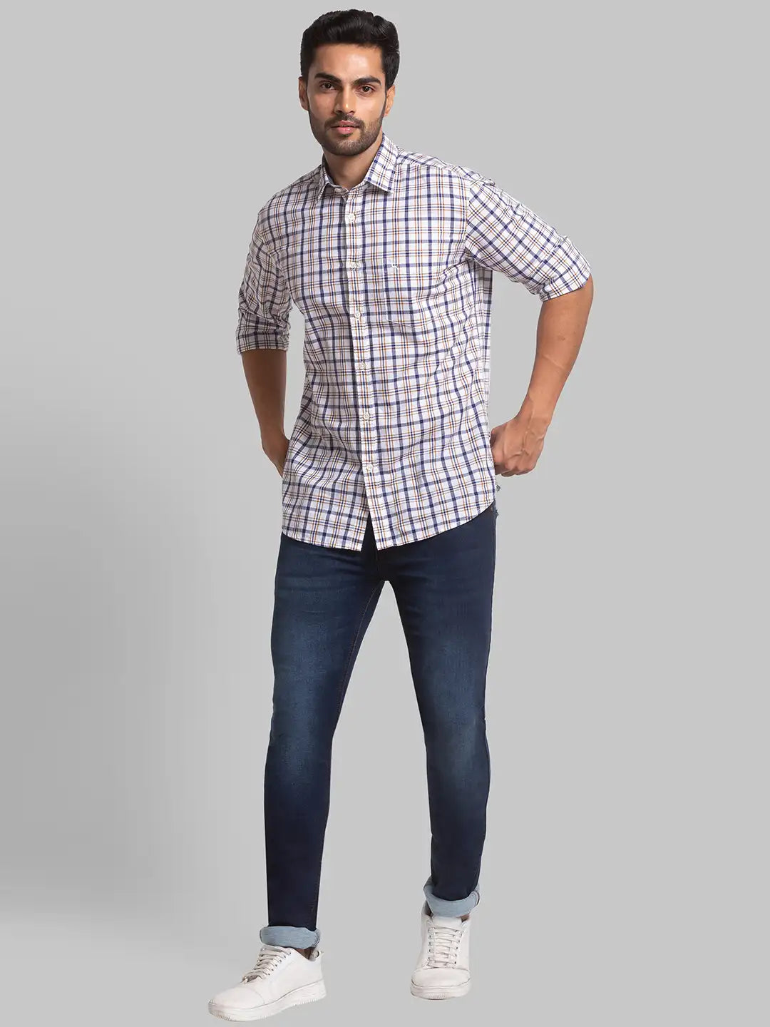 Men Tapered Fit Blue Jeans