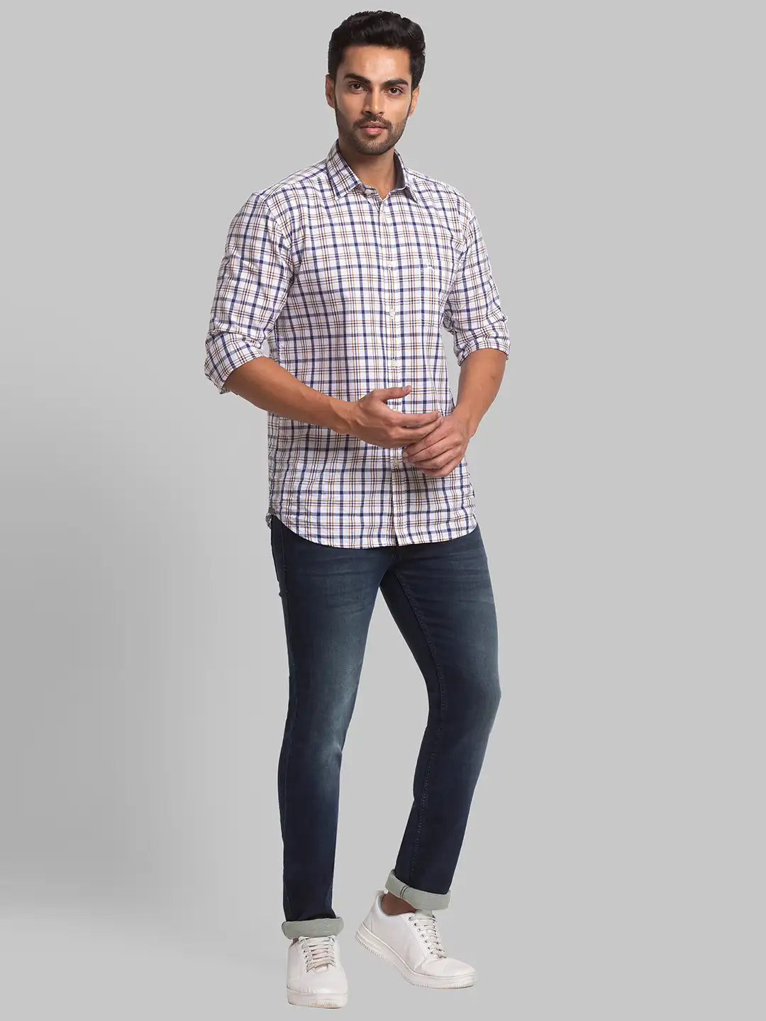 Men Tapered Fit Blue Jeans