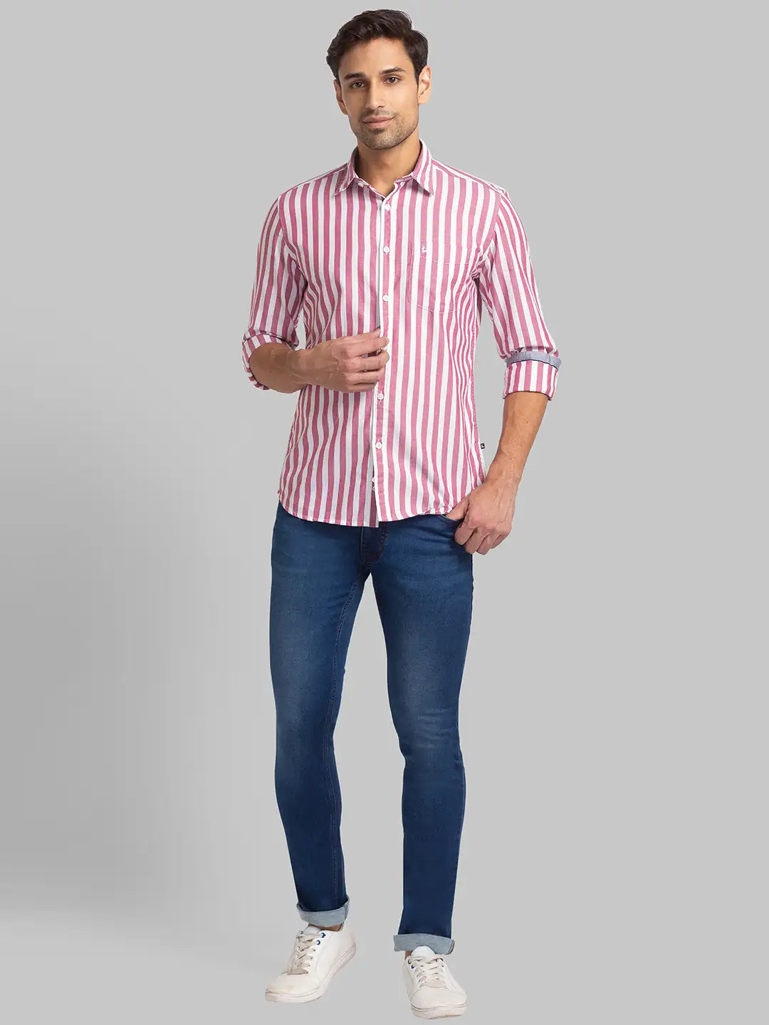 Men Tapered Fit Blue Jeans