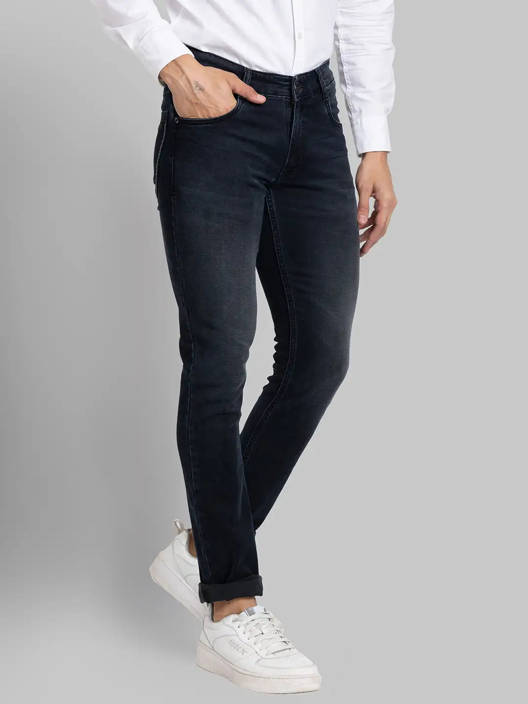 Men Low Rise Tapered Fit Black Jeans