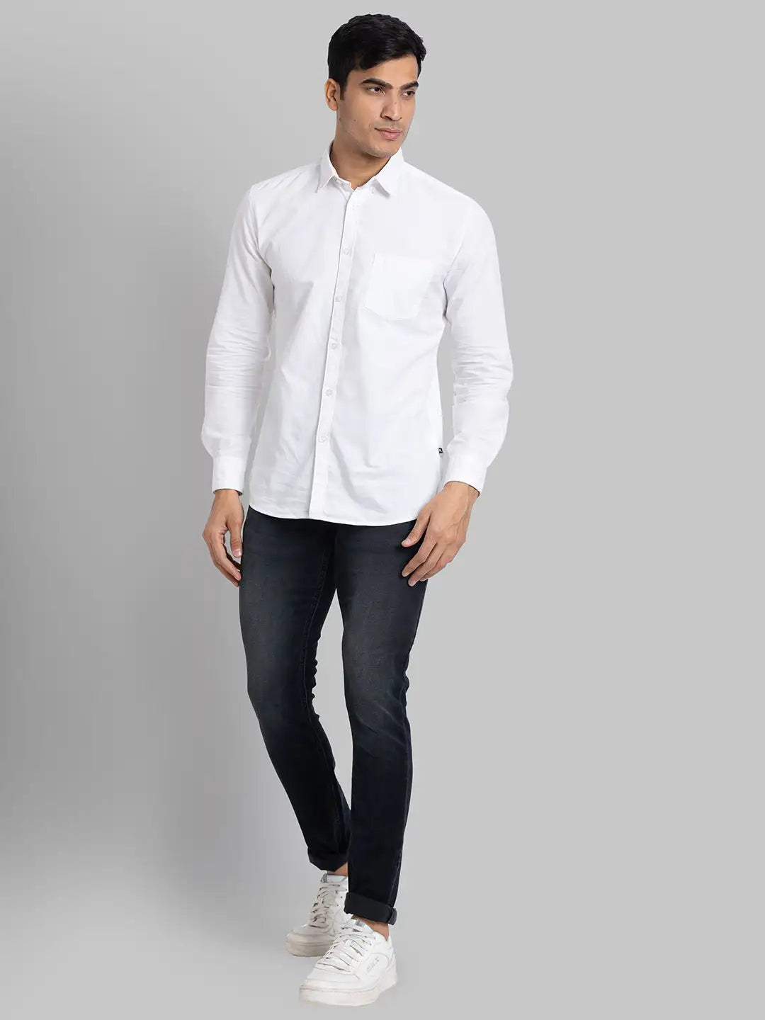 Men Low Rise Tapered Fit Black Jeans