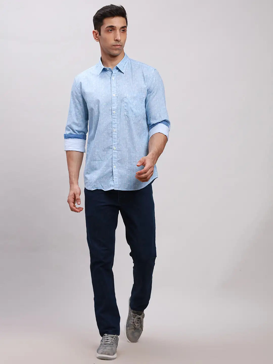 Parx Men Blue Checks Slim Fit Cotton Full Sleeve Cut Away Collar Shirt