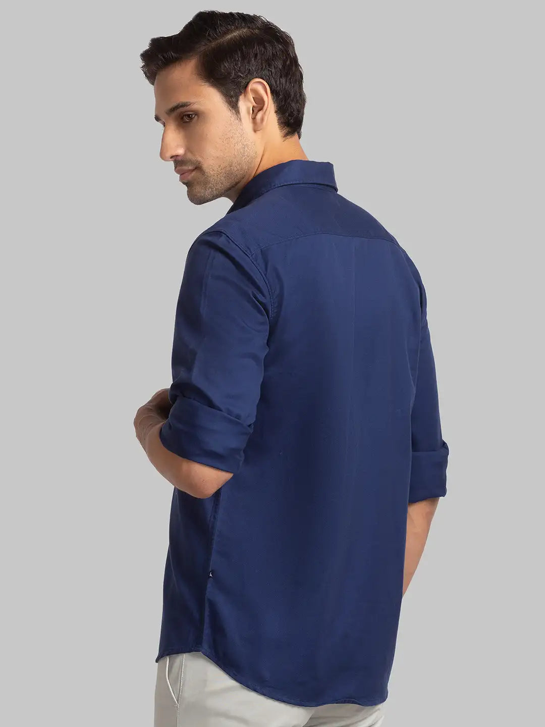 Parx Men Blue Slim Fit Checks Cotton Full Sleeve Cutaway Collar Shirts