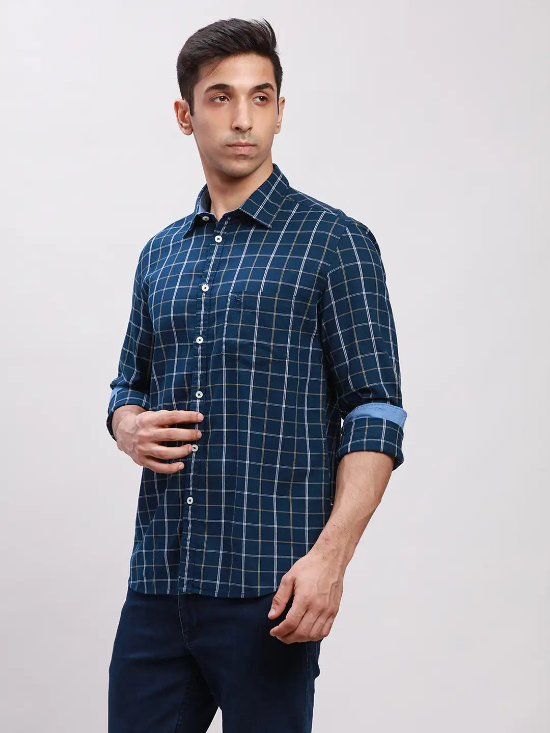 Parx Men Blue Checks Slim Fit Cotton Half Sleeve Cut Away Collar Shirt