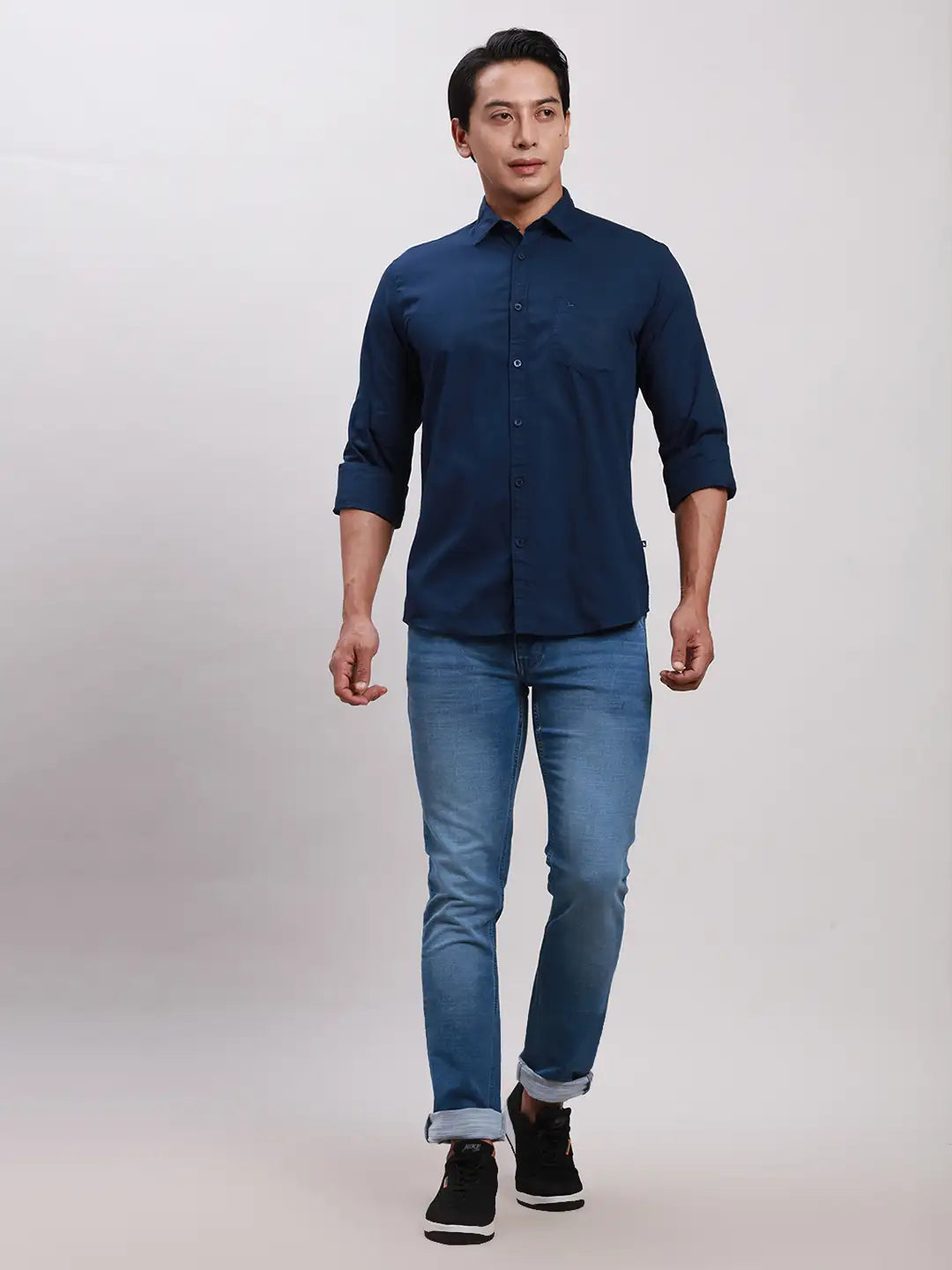 Parx Men Black Slim Fit Solid Cotton Full Sleeve Cutaway Collar Shirts