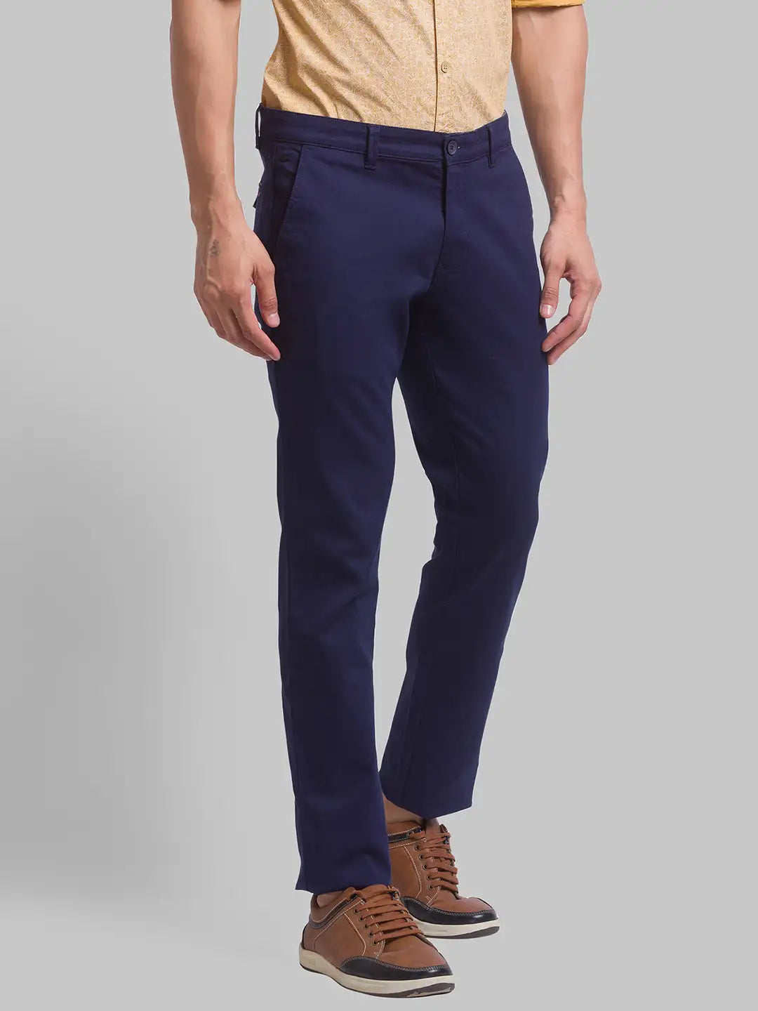 Men Tapered Fit Green Trouser