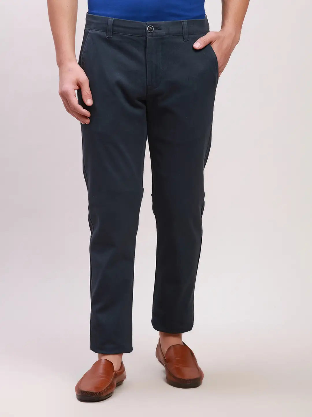 Parx Men Cream Solid Low Rise Tapered Fit Cotton Blend Trouser