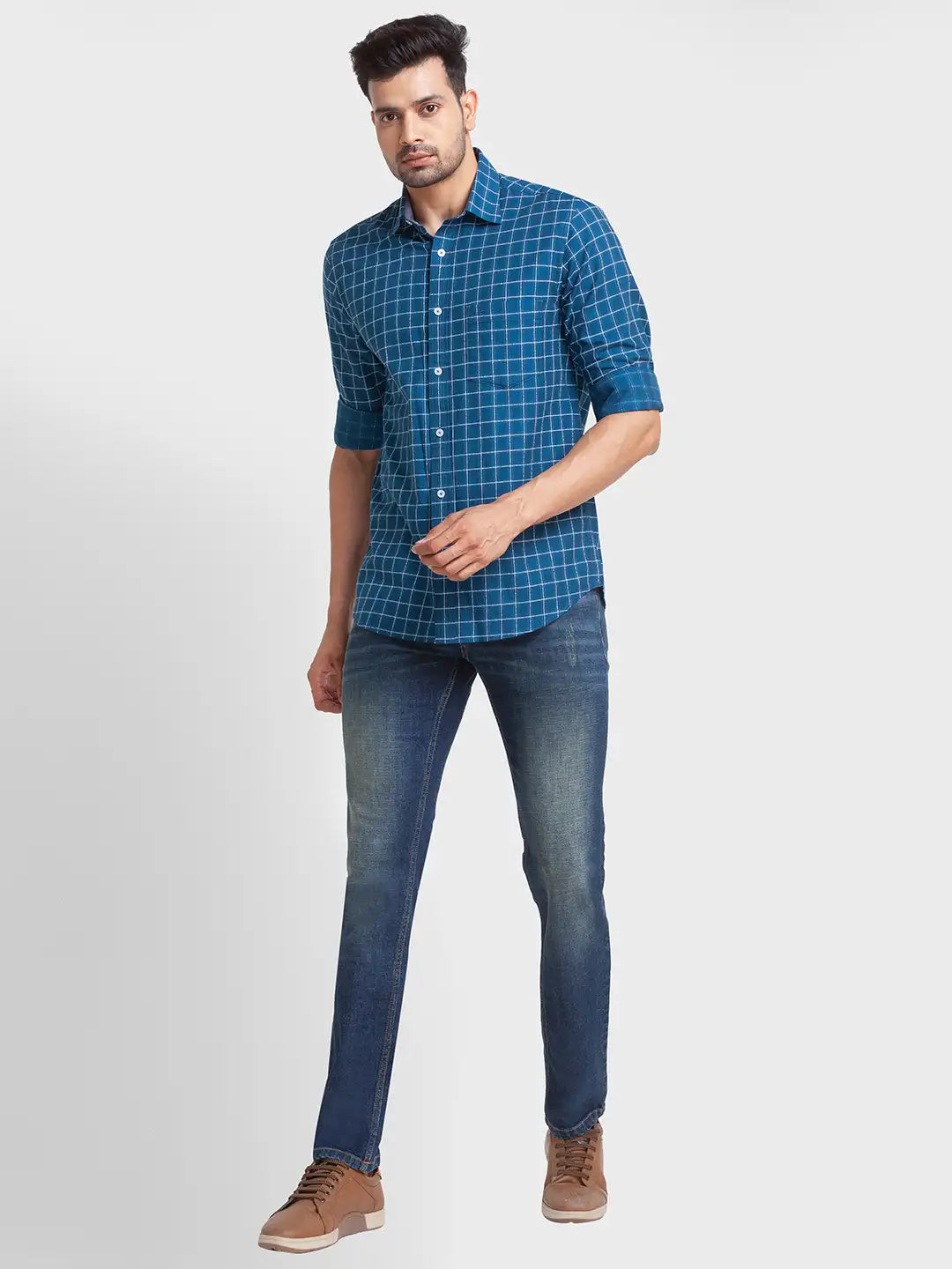Men Blue Tailored Fit Checks Cotton Blend Full Sleeve Shirts