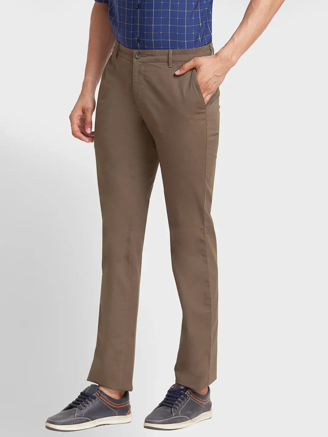 Men Green Contemporary Fit Solid Piece Dyed Cotton Blend Trouser