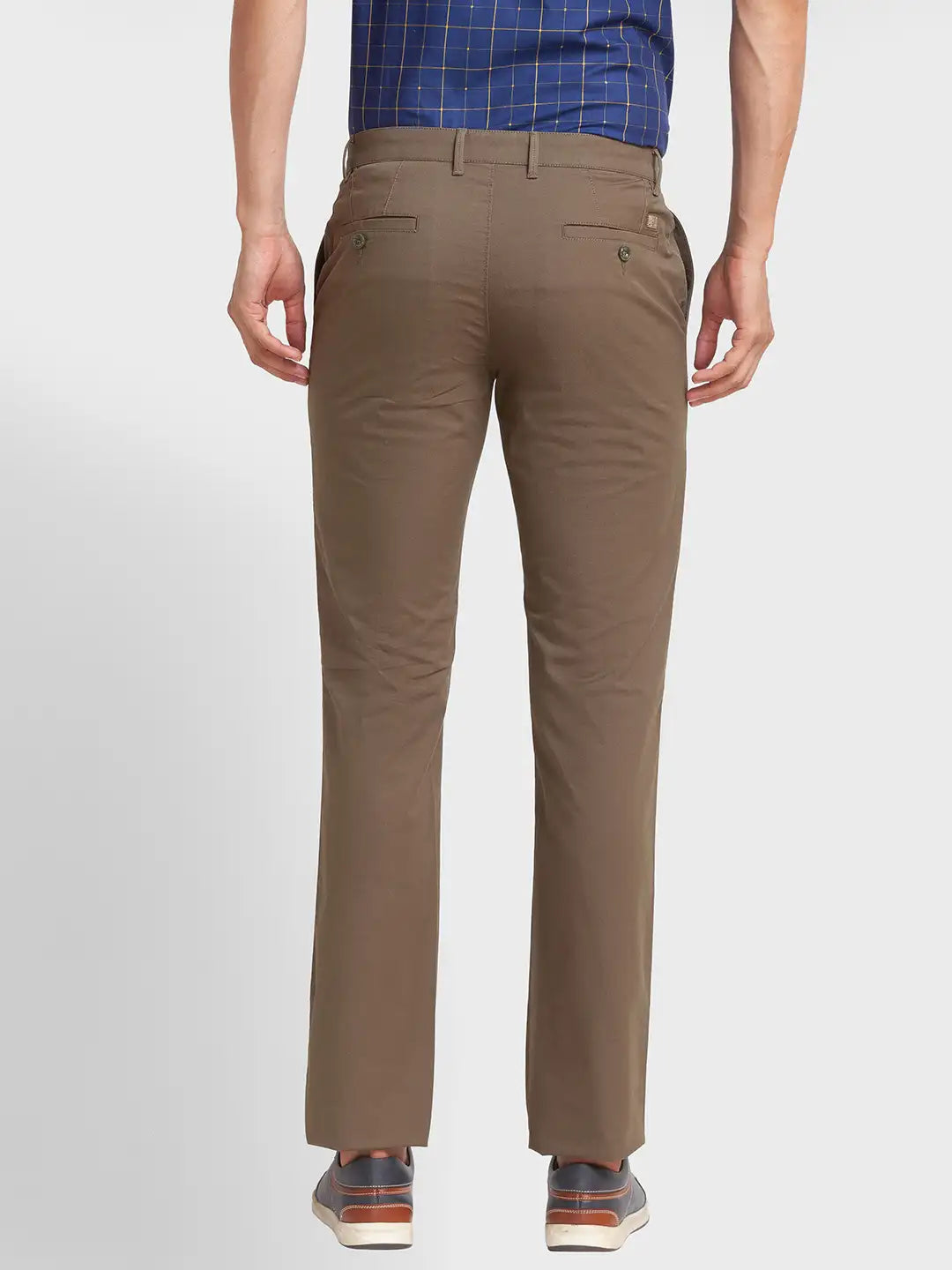 Men Green Contemporary Fit Solid Piece Dyed Cotton Blend Trouser
