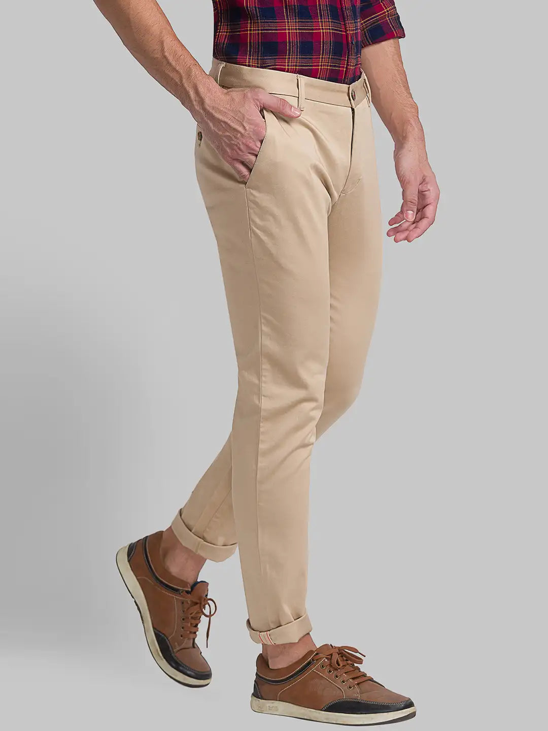 Men Fawn Slim Fit Solid Cotton Blend Trouser