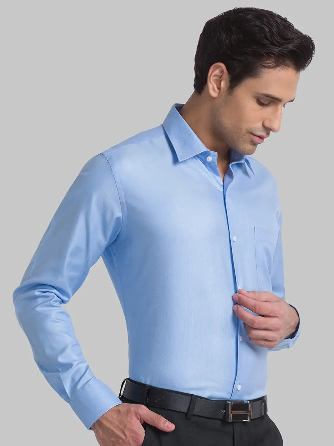 Men Blue Contemporary Fit Structure Cotton Blend Cutaway Collar Shirts