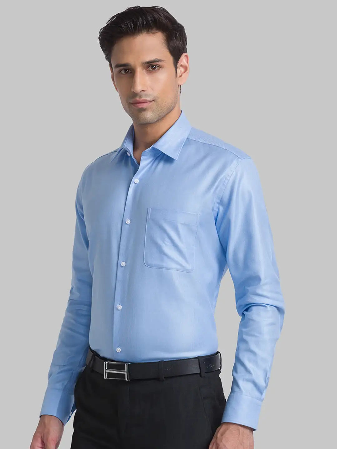 Men Blue Contemporary Fit Structure Cotton Blend Cutaway Collar Shirts