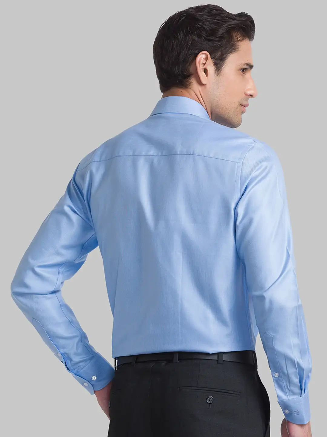 Men Blue Contemporary Fit Structure Cotton Blend Cutaway Collar Shirts