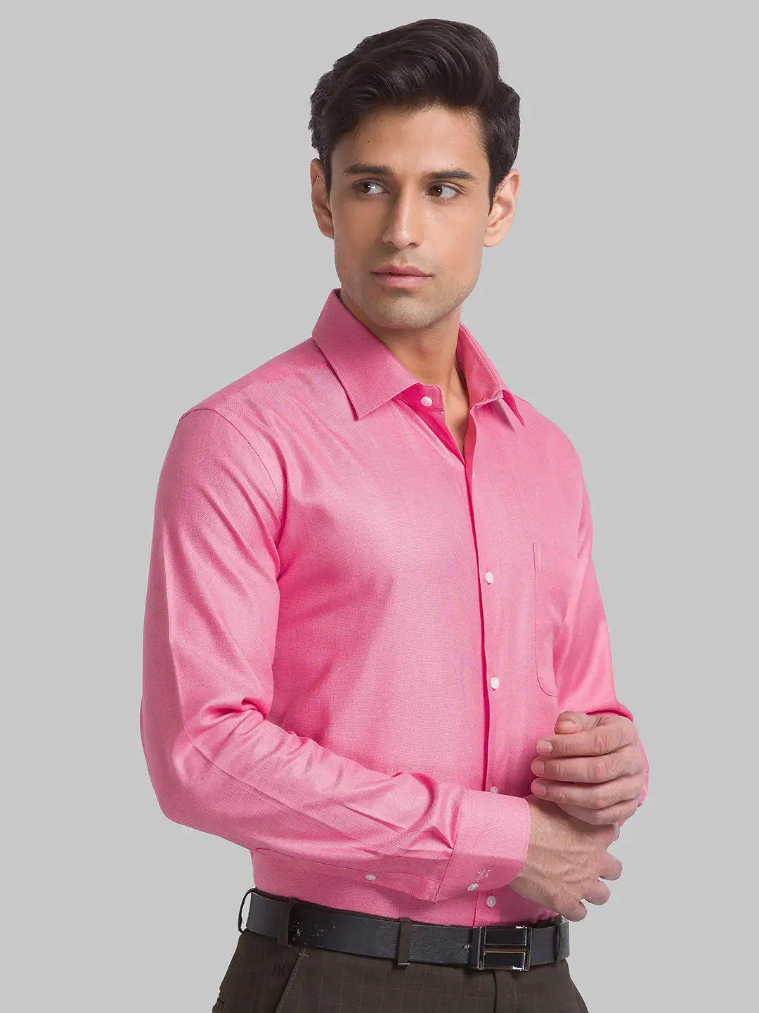 Men Red Contemporary Fit Structure Cotton Blend Cutaway Collar Shirts