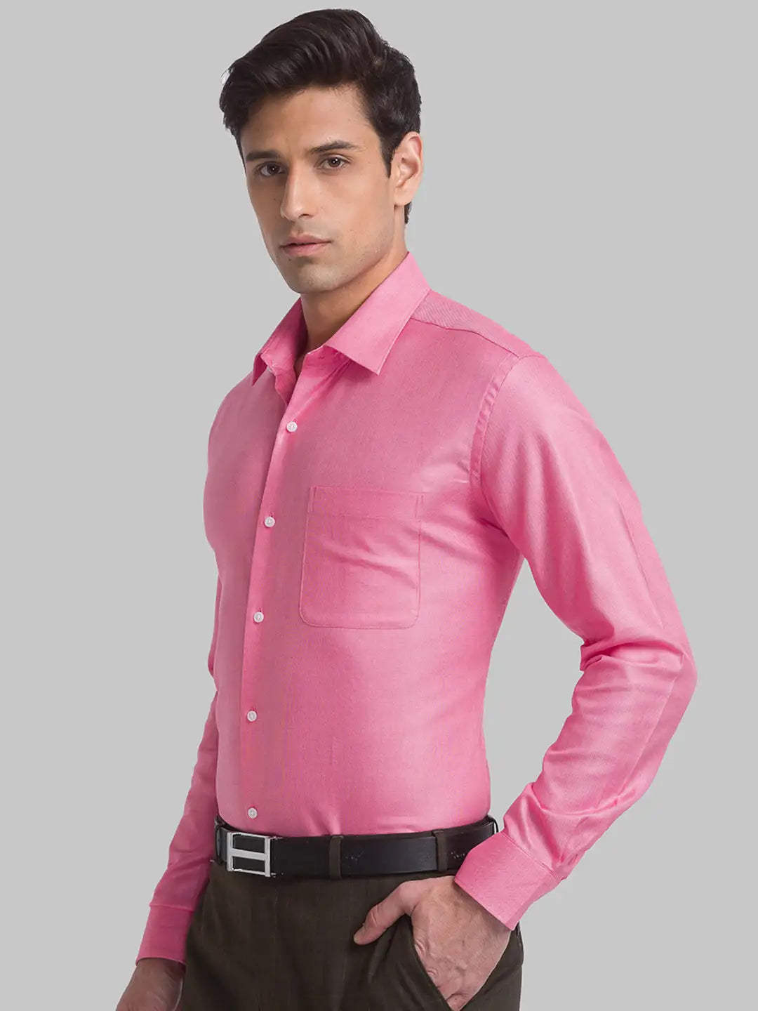 Men Red Contemporary Fit Structure Cotton Blend Cutaway Collar Shirts