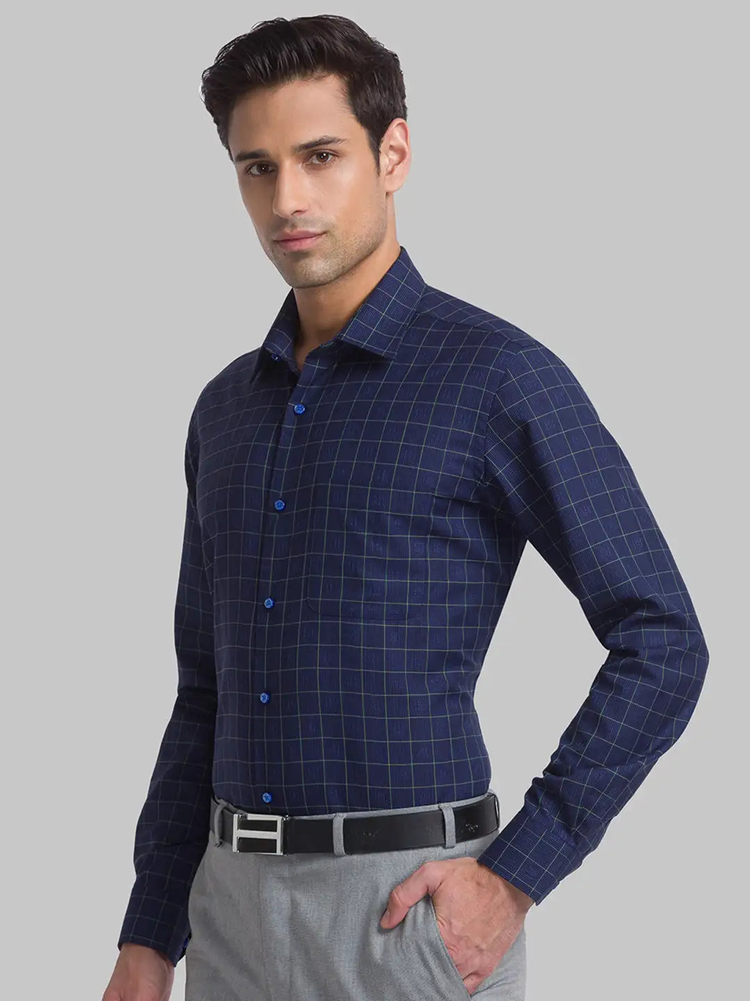 Men Blue Contemporary Fit Checks Cotton Blend Cut Collar Shirts