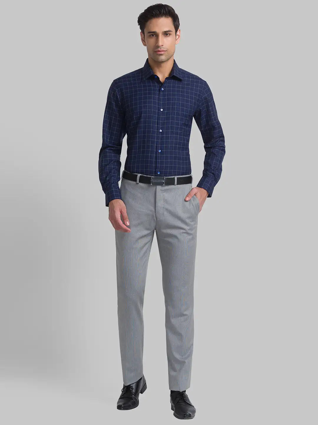 Men Blue Contemporary Fit Checks Cotton Blend Cut Collar Shirts