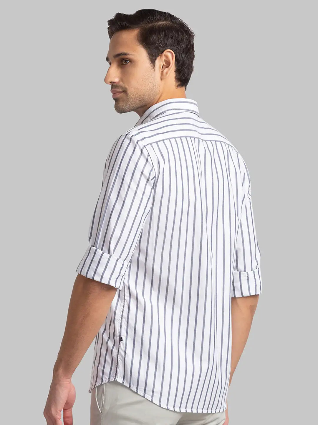 Men White Slim Fit Checks Cotton Full Sleeve Shirts